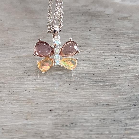 Avon Signed NR Crystal Butterfly Pendant Necklace Silver Tone Green Gold Moth - Picture 5 of 8